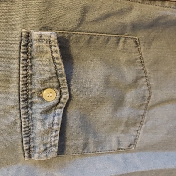 Forever 21 Men's Denim Long Sleeve Button down size M Shirt - Picture 3 of 5